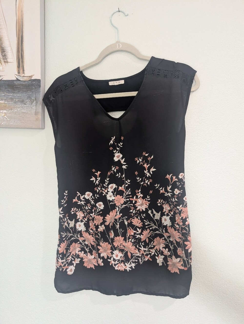 Maurices Women's Black Floral Sleeveless V-Neck Top Keyhole Back Design Size XS
